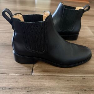 Madewell The Ainsley Chelsea Boot. Style J8295. Size 6. Black.